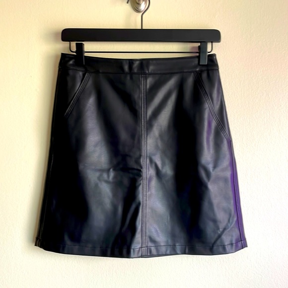 LOFT Dresses & Skirts - LOFT Mini Pleather Skirt with Pockets